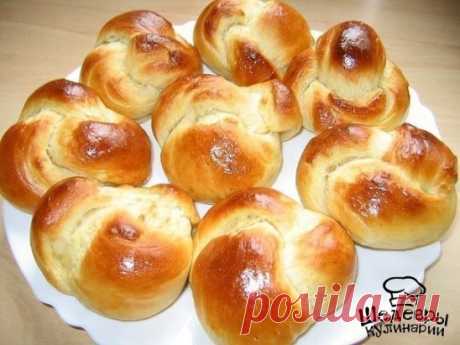 ТЕСТО "КАК ПУХ" 🍴
 
ИНГРЕДИЕНТЫ:
● 1 стакан - кефира,
● 0.5 стакана - растительного масла,
● 1 пакетик (11 граммов) сухих дрожжей,
● 1 ч.- ложка соли,
● 1 ст. ложка - сахара,
● 3 стакана- муки
 
ПРИГОТОВЛЕНИЕ:
Кефир смешать с маслом и немного подогреть, добавить соль и
сахар,муку просеять и смешать с дрожжами, влить постепенно кефирную смесь и
замесить тесто, накрыть и поставить в тепло на 30 минут. Пока тесто будет
подходить, можно приготовить начинку. Противень застелит...