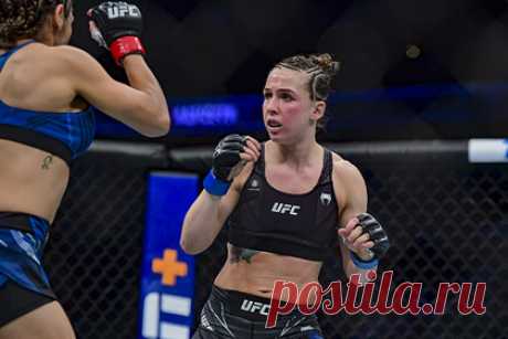 Девушка-боец UFC бросила стриптиз ради карьеры в MMA. Американская девушка-боец смешанного стиля (MMA) Ванесса Демопулос заявила, что больше не является стриптизершей. После успеха на UFC 270 33-летняя американка заявила, что бросила стриптиз ради полноценной подготовки к поединку. До этого Демопулос совмещала карьеру в MMA и выступления в ночном клубе.