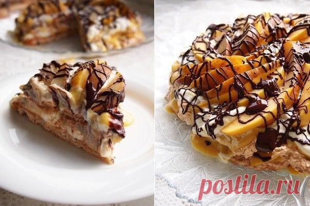 Фундучная "Павлова" с карамельным заварным кремом, взбитыми сливками и припущенными фруктами. Это ...