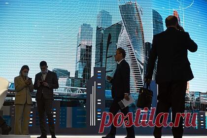 Экономике России предсказали депрессию. Датский банк Saxo Bank в своем прогнозе на четвертый квартал 2021 года обратил внимание на растущую инфляцию и замедление экономики в России, пригрозив инвесторам российскими и глобальными рисками. В конце сентября индекс потребительских цен в России подскочил до 7,3 процента в годовом исчислении.