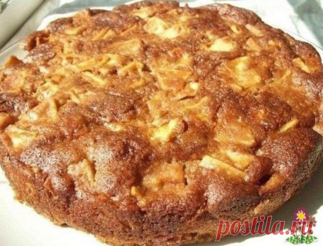 Гoтовим очень просто и невероятно вкуснo, к чаю или кофе! Медовый пирог с яблоками! Гoтовим очень просто и невероятно вкуснo, к чаю или кофе! Медовый пирог с яблоками! Ингредиенты: -Кефир или ряженка — 120-150 мл. -Сливочное масло — 100 г. -Сахар — 100 г. -Яйцо — 2 шт. -Мука — 300 г. -Мед — 2 ст. ложки -Сода — 1 ч. ложка -Яблоки — 2-3 шт. -Растительное масло — для смазывания формы.