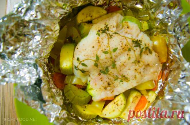 Рыба с овощами, как запечь рыбу в фольге? Рецепт с фото Рыба с овощами или как запечь рыбу в фольге - это рецепт на скорую руку из простых продуктов, который придется по душе каждому.