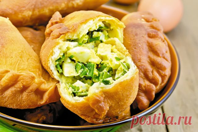 Дрожжевые пирожки с начинкой из яйца и зелёного лука