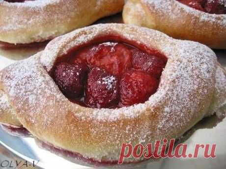 Булочки с клубникой