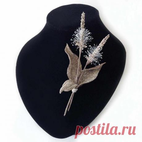 Мастер-класс "Цветущий Подорожник" Приветствую вас, дорогие друзья! Идея создавать цветы из грубых тканей появилась не сегодня...