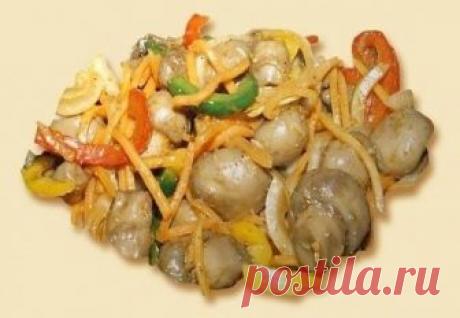 Шампиньоны по-корейски - отличная закуска для любого повода! Готовится очень быстро и просто!
