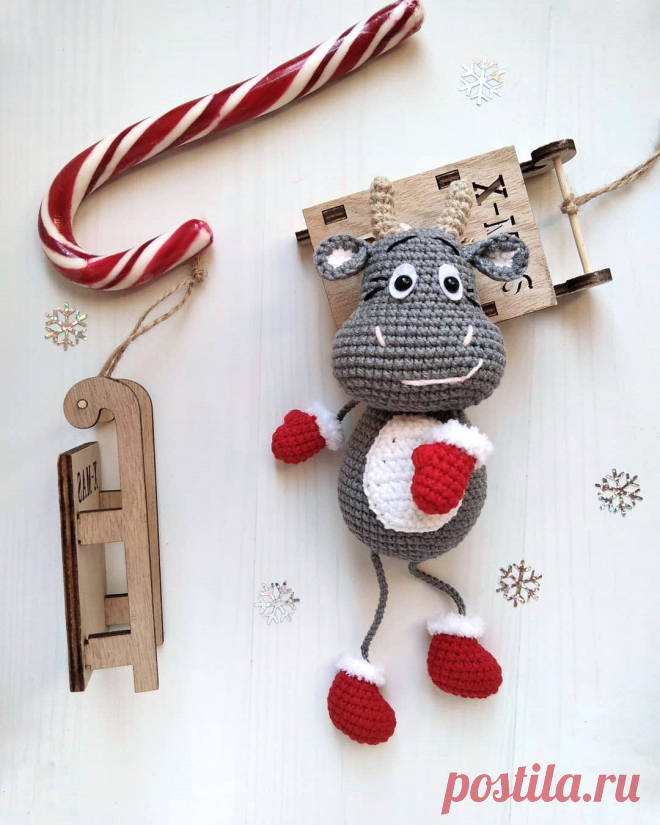 PDF Бычок новогодний крючком. FREE crochet pattern; Аmigurumi animal patterns. Амигуруми схемы и описания на русском. Вязаные игрушки и поделки своими руками #amimore - корова, коровка, телёнок, бык, бычок.