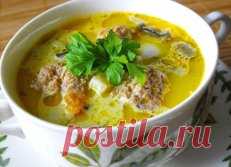 ПЕРВОЕ БЛЮДО К ОБЕДУ: ТОП-10 САМЫХ БЫСТРЫХ РЕЦЕПТОВ 🍲
То что нужно, в холодный осенний обед 😋
1) ГРЕЧНЕВЫЙ СУП С ФРИКАДЕЛЬКАМИ 
ИНГРЕДИЕНТЫ:
● 2,5 литра воды
● 1 стакан гречки
● 400 грамм нежирного говяжьего фарша
● 1 крупная и 1 мелкая репчатые луковицы
● 1 средняя морковь
● 1 салатный (болгарский) перец (я брала половину красного и половину зелёного)
● 1 маленькая банка помидоров в собственном соку
● 2 зубка чеснока
● 1 яйцо
● 1 столовая ложка молотой сладкой паприки
● зелёный лук
● укроп