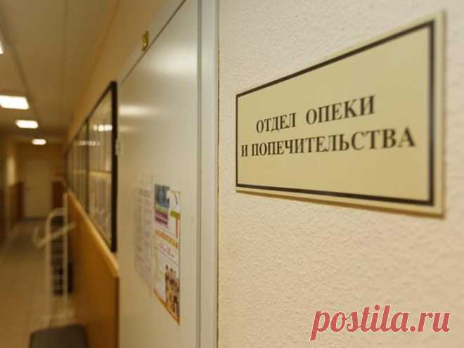 В чем различия опеки и усыновления?
