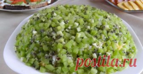 Салат Изумрудная россыпь с киви и курицей Вкусный и красивый слоёный салат, подходящий к любому празднику.