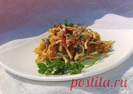Салат с жареными крабовыми палочками «Необыкновенный»

Вкуснейший салат с жареными крабовыми палочками, они в салате хрустящие с отчётливым вкусом рыбки, с таким тонким, приятным.


Ингредиенты:

— 200 г крабовых палочек
— 300 г шампиньонов
— 2 лука
— 2 моркови вареной
— пучок укропа
— масло оливковое по вкусу
— масло растительное для обжарки
— соль по вкусу