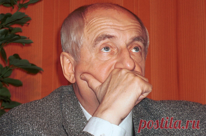 Крылышками бяк-бяк-бяк... Почему фильмы Марка Захарова разобрали на цитаты. «Раньше я удивлялся, когда люди говорили, что выросли на моих фильмах и сейчас показывают их своим детям. Я это не очень понимаю, но очень благодарен», – признавался Марк Захаров, который 13 октября мог бы отметить 90-летие.
