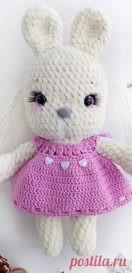 PDF Заюшка плюшевая крючком. FREE crochet pattern; Аmigurumi animal patterns. Амигуруми схемы и описания на русском. Вязаные игрушки и поделки своими руками #amimore - зайка из плюшевой пряжи, плюшевый заяц в платье, зайчик, кролик, зайчонок, крольчонок.