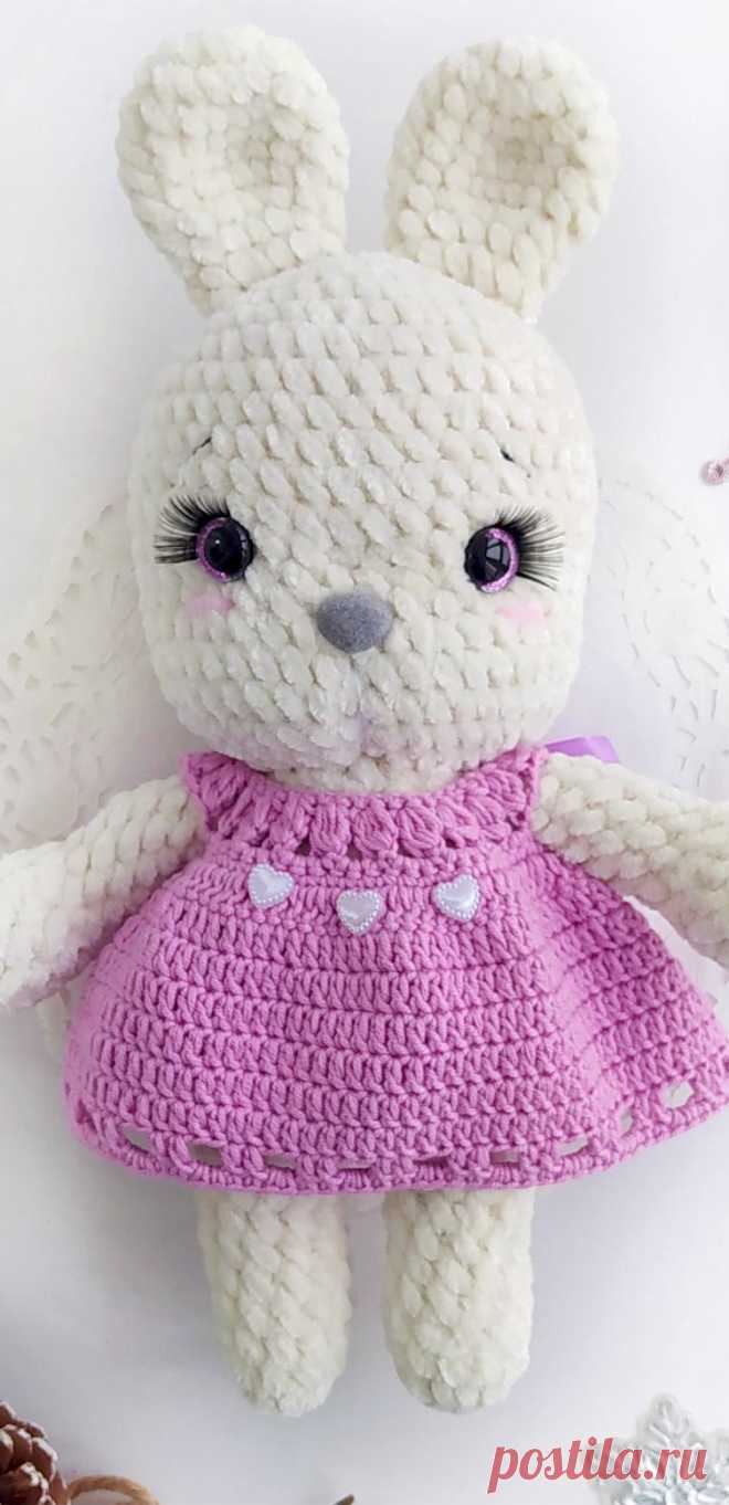 PDF Заюшка плюшевая крючком. FREE crochet pattern; Аmigurumi animal patterns. Амигуруми схемы и описания на русском. Вязаные игрушки и поделки своими руками #amimore - зайка из плюшевой пряжи, плюшевый заяц в платье, зайчик, кролик, зайчонок, крольчонок.
