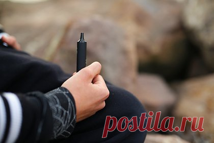 Курильщиков вейпов предупредили о высоком риске заболеть раком легкого