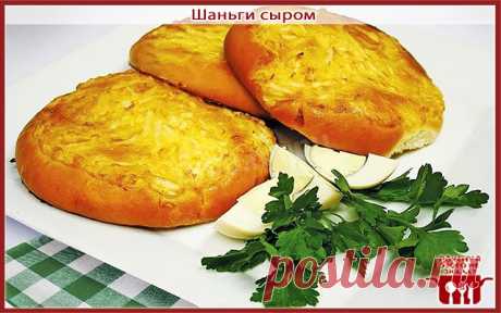 Шаньги сыром

Мука 320 гр
Сухие дрожжи 7.5 гр
Соль 7.5 
Сахар 20 гр.
Молоко 150 мл
Сливочное масло 70 гр
Растительное масло 30 гр
Яйца1 
НАЧИНКА: 
Соль по вкусу 
Творог 250 гр
Куриные яйца 1 шт
Твёрдый сыр 150 гр.
Укроп 
50 
ДЛЯ СМАЗЫВАНИЯ: 
Яйца 
Муку просеиваем в миску, добавляем дрожжи, соль и сахар. 

В отдельную миску вливаем предварительно подогретое молоко, масло сливочное и растительное, разбиваем куриное яйцо и все тщательно перемешиваем венчиком. 

В полученную м...