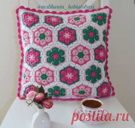 Подушка из мотивов полосатый джемпер