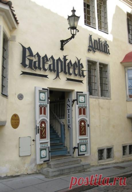 Таллин - змеиное зелье и марципан Помимо соборов, площадей и музеев достопримечательностью Таллина является и Ратушная аптека, которую принято считать одной из самых старых в Европе. Она была открыта еще в 1422 году и работает по сей день. В Средние века для лечения болезней здесь можно было приобрести такие...