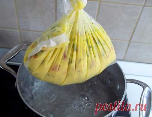 Вкусно и необычно: сочный вареный омлет в пакете 
О пользе яиц не приходится напоминать. Завтрак с глазуньей — довольно привычное дл многих дело. Ведь съеденные с утра пару яиц (вареных или в глазунье) придадут сил и бодрости на полдня. Мы нашли еще…