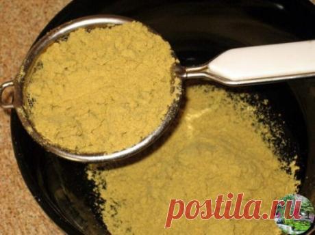 ИСПОЛЬЗУЕМ ПОРОШОК ГОРЧИЦЫ НА ОГОРОДЕ
Порошок горчицы  посыпают сухую почву вокруг хост и других растений, страдающих от слизней. Против крыжовниковой огневки и пилильщиков июне опрыскиваю ягодные кусты (100 г на 10 л воды, настаивать 2 дня, процедить, разбавить пополам водой и добавить 40 г мыла на каждые 10 л). Такой же настой использую для опрыскивания плодовых деревьев через 15–20 дней после цветения от гусениц яблоневой плодожорки и листогрызущих гусениц. Этот же настой горчицы неплохо дей