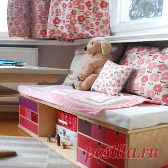 детская кроватка,, сделанная из двух самых дешевых комодиков