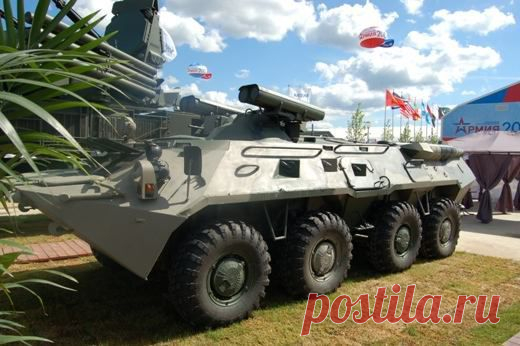 БОЕВОЙ МОДУЛЬ «КВАРТЕТ-М»
Российская оборонная промышленность продолжает развитие противотанкового ракетного вооружения. На недавнем форуме «Армия-2015» был представлен противотанковый ракетный комплекс «Квартет-М» на базе бронетранспортера БТР-80, являющийся новым вариантом развития систем семейства «Корнет». Целью нового проекта было создание боевого модуля для установки противотанковых ракет на различные шасси.