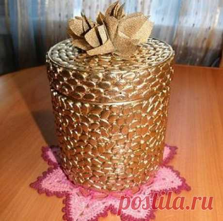 Корзинка из арбузных семечек