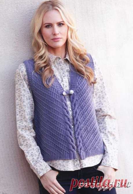 Вязание  женской жилетки  спицами с косами вдоль полочек