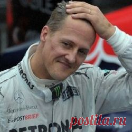 Знаменитый немецкий автогонщик Михаэль Шумахер вышел из состояния медикаментозной комы, в которой находился с конца прошлого года. Об этом объявила менеджер спортсмена Сабина Кем.
