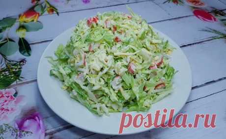 Новый салат из капусты, хочется еще добавки! Вкуснейший салат Новый салат из капусты, который понравился всем, кто его пробовал! Быстрый, легкий и с изюминкой, как раз то, что нужно. Ингредиенты: 600 - 700 грамм молодая капуста 1 лук-порей 250 - 300 грамм