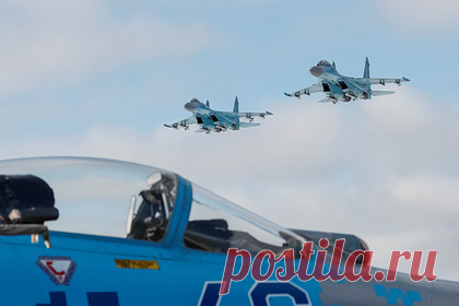 Минобороны России рассказало о воздушном бое против украинских Су-27. Российские летчики уничтожили четыре истребителя Су-27 Вооруженных сил Украины в воздушном бою под Житомиром. Еще один самолет Су-25 был сбит силами противовоздушной обороны в районе Нежина. Также силы ПВО уничтожили вертолет Ми-8 ВВС Украины и беспилотный летательный аппарат «Байрактар ТБ-2».