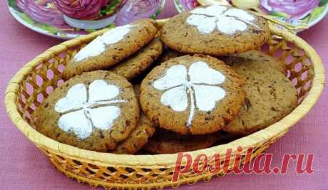 Печенье с кусочками шоколада - рассыпчатый и очень вкусный десерт, который не оставит равнодушным никого. Особенно вкусно с молоком!