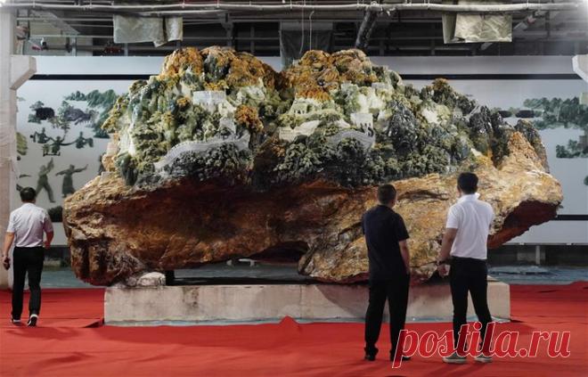 Композиция:Великая китайская стена из жадеита!