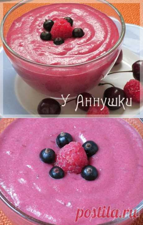 У Аннушки: Мусс из манки с вишней.