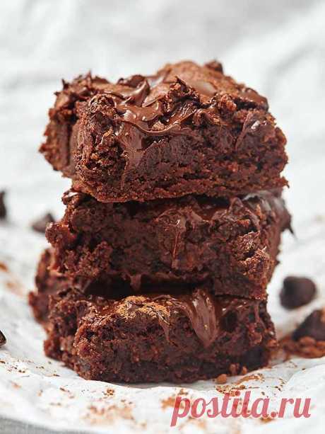 One Bowl Brownies - 8 Ingredients for Fudgy Brownies