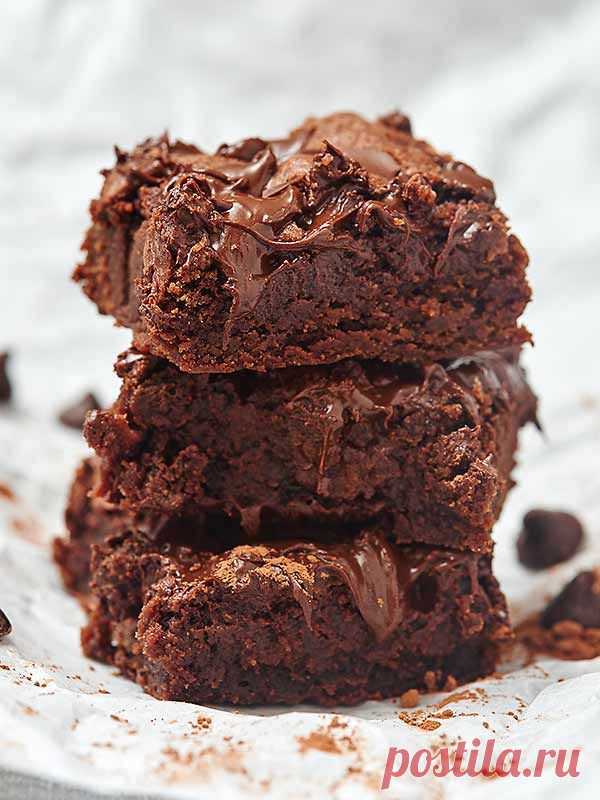 One Bowl Brownies - 8 Ingredients for Fudgy Brownies