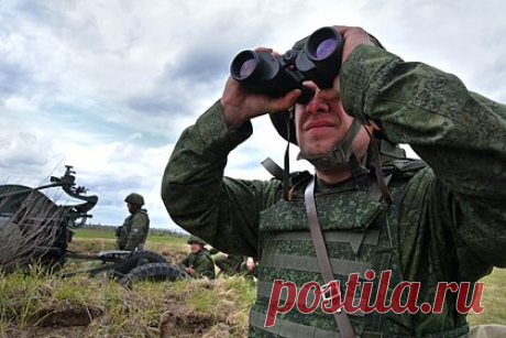 В Белоруссии объявили о начале учебных сборов с военнообязанными. С 11 мая по 2 июня в Белоруссии пройдут учебные сборы с военнообязанными, сообщили в Минобороны республики. Отмечается, что мероприятия предназначены для «комплектования органов управления теробороны и воинских частей территориальных войск». Они пройдут в Гомеле, а также в Мозырском районе и Ленинском районе Минска.