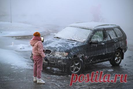В Новосибирске отключили отопление почти в 200 домах после прорыва трубы. В Ленинском районе Новосибирска прорвало теплотрассу, более 150 домов остались без отопления. На место аварии уже доставили новую трубу