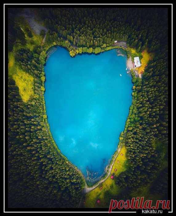 Озеро Карагёль в форме сердца, Турция