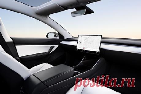 Tesla выпустит автомобиль без руля. Tesla работает над полностью автономным автомобилем. По информации источников, эту новость своим сотрудникам рассказал Илон Маск. «Хотим ли мы, чтобы эта машина была с рулевым колесом и педалями?» — обратился с риторическим вопросом к собравшимся предприниматель, намекнув, что авто выйдет без руля и педалей.