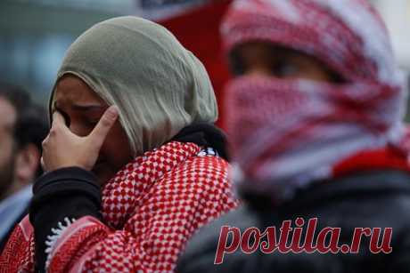 Арабские и исламские страны высказались о будущем сектора Газа. Лидеры арабских и мусульманских стран в ходе саммита выступили против отделения сектора Газа от Западного берега реки Иордан. Главы государств указали на необходимость включения этих территорий вместе с Восточным Иерусалимом в состав независимого палестинского государства.