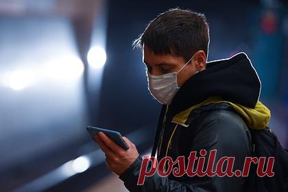 Россиянам раскрыли правила ношения маски в метро. Академик РАН, эпидемиолог Вадим Покровский рассказал, как правильно носить использовать маску в метро, чтобы поездка в общественном транспорте стала максимальной безопасной. Нельзя снимать маску в транспорте или опускать ее на рот. Кроме того, следует надевать ее задолго заранее до входа в метро, например.