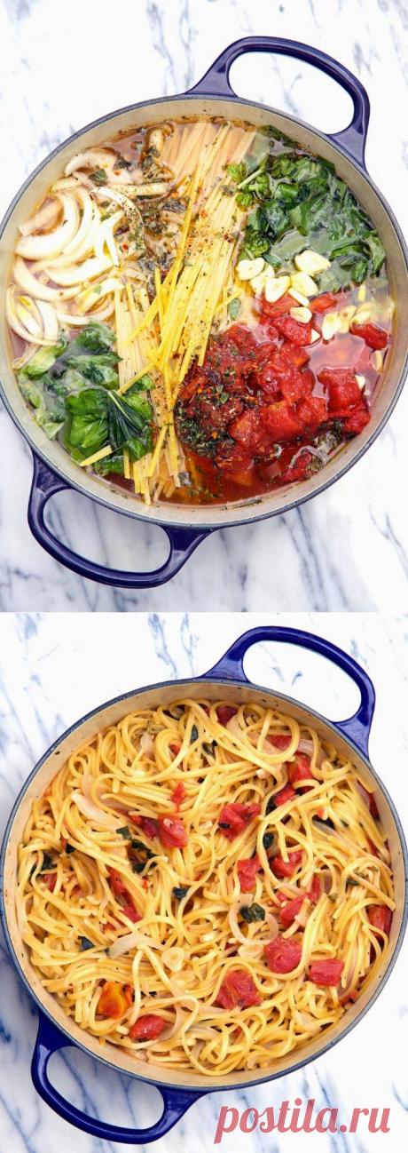 InVkus: Паста с томатами и базиликом. Все ингредиенты в одной кастрюле.

Я люблю пасту, а еще больше овощи. Их можно готовить вместе в ароматном бульоне. Получается очень аппетитно. Вкус насыщенный, яркий, прям как лето. Спелые помидоры, сладкий лук, пряный базилик, острый чеснок. Сопротивляться такому гастрономическому соблазну просто невозможно. Да, и, кстати, никакого вреда фигуре! Рецепт пасты с томатами и базиликом.