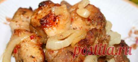 Шашлык в духовке на луковой подушке — нереально вкусное блюдо Шашлык на луковой подушке — блюдо, которое можно есть даже тем, кто на диете. Мясо получается сочным, ароматным и не жирным. Лук придает ему особенную нежность и мягкость. Подавать такой шашлык можно с любым гарниром или овощным салатом...