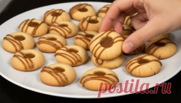 Добавляю в тесто масло и сахарную пудру — и получается нежнейшее печенье с начинкой

Если вы любите простую домашнюю выпечку, которая готовится без спешки и сложных техник, но радует видом и вкусом — это печенье с вареньем станет вашим фаворитом. Оно делается из базовых продуктов, которые есть на любой кухне, а результат получается настолько нежным и ароматным, что его действительно сложно удержать до полного остывания. Это идеальный рецепт для тех случаев, когда хочется п...