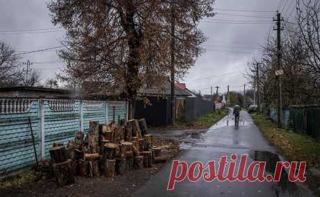 На Украине упразднили понятие «поселок городского типа». Президент Украины Владимир Зеленский подписал законопроект, упраздняющий нормы административно-территориального деления времен СССР, убрав понятие «поселок городского типа», сообщил депутат парламента Ярослав Железняк.