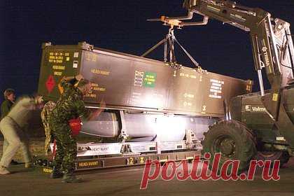 Российские бойцы захватили британскую ракету Storm Shadow. Операция по эвакуации трофея длилась два дня под артобстрелом. Российские военные из добровольческого отряда БАРС-11 и подразделения «Царских волков» завершили двухдневную операцию по эвакуации Storm Shadow. Как заявил глава Военно-технического центра «Царские волки» Дмитрий Рогозин, матчасть ракеты пришлось доставать из «серой зоны» линии боевого соприкосновения под артобстрелом.