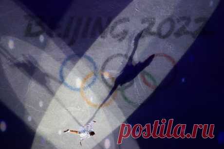 ISU объяснил перераспределение медалей на Олимпиаде-2022 по итогам дела Валиевой. Международный союз конькобежцев (ISU) объяснил перераспределение медалей командного турнира фигуристов на Олимпийских играх 2022 года в Пекине по итогам допингового дела россиянки Камилы Валиевой. В ISU заявили, что решение основано на всесторонней оценке экспертов-юристов.