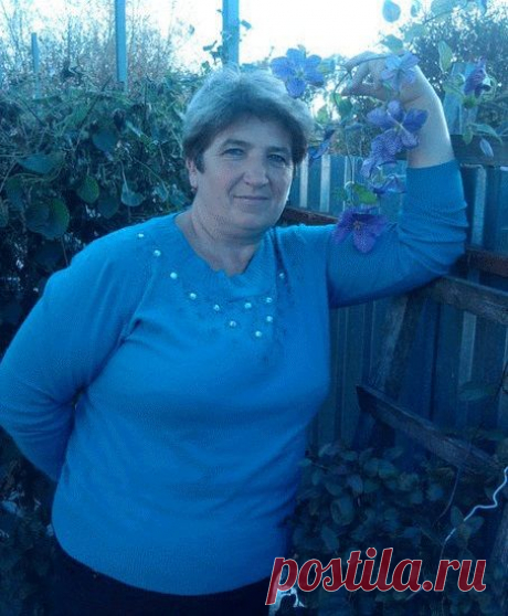 Кому-то может показаться, что заработок 500 руб. в день – маловато. Но… Они ведь будут капать автоматически. Необходимо только запустить на своем компьютере одну программу. И всё… А далее наблюдать, как увеличивается сумма на Вашем счете.
Вы думаете автор курса «500 рублей в день на автомате» какой-нибудь шустрый юнец? Ошибаетесь.. Курс создан женщиной-пенсионеркой.