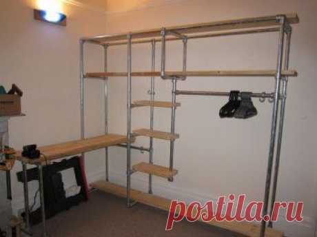 Полноценный стеллаж для одежды из досок и труб — Своими руками